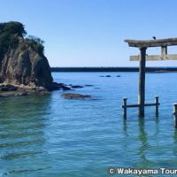 元嶋神社　海に浮かぶ海上鳥居