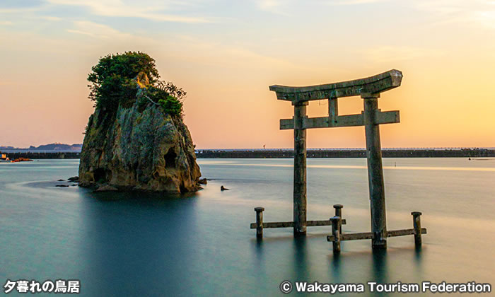 元嶋神社　海に浮かぶ海上鳥居