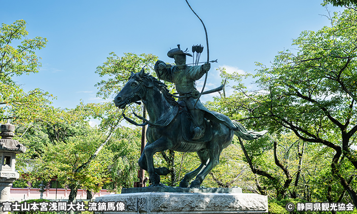 流鏑馬像