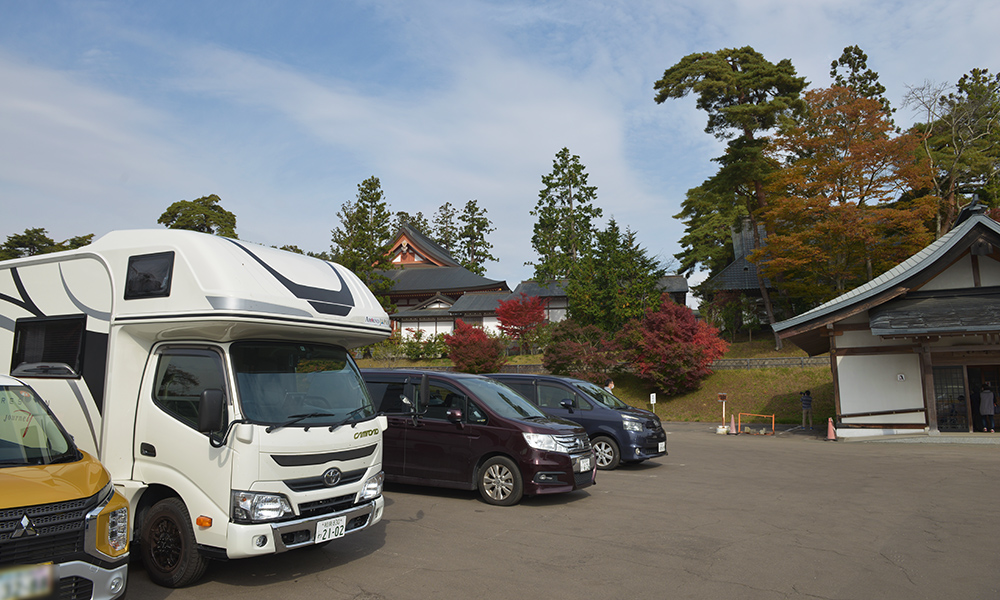 平泉「毛越寺(もうつうじ)」駐車場にて